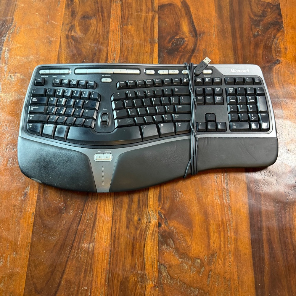 Microsoft Natural Ergonomic Keyboard 4000 v1.0 KU-0462 Wired USB Black Silver